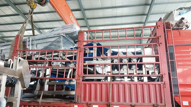 煙臺客戶榨梨汁訂購一套帶式果汁壓榨機，已發(fā)貨！