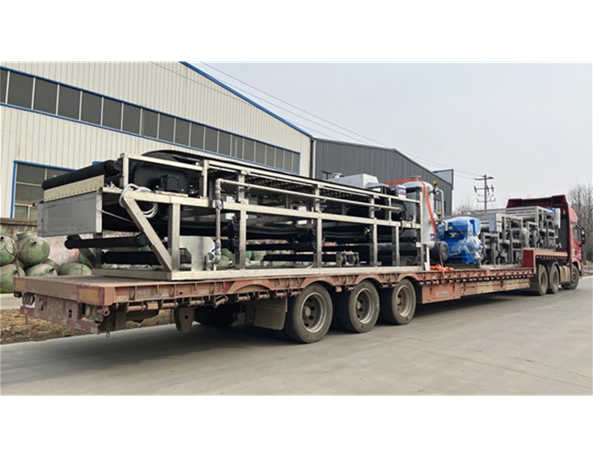 4臺(tái)7平方不銹鋼橡膠帶式真空過濾機(jī)發(fā)往煙臺(tái)