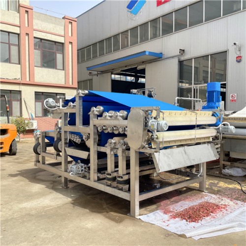 某食品廠訂購的1臺(tái)帶式榨汁機(jī)，試機(jī)檢驗(yàn)合格準(zhǔn)備發(fā)貨！