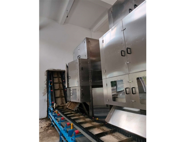 云南某污水處理廠訂購的2臺一體式污泥深度脫水機，已投入使用啦！