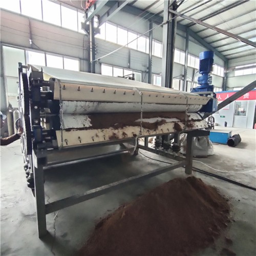 四川客戶酒糟脫水來廠試機后效果非常滿意，訂購一臺帶式壓榨機！