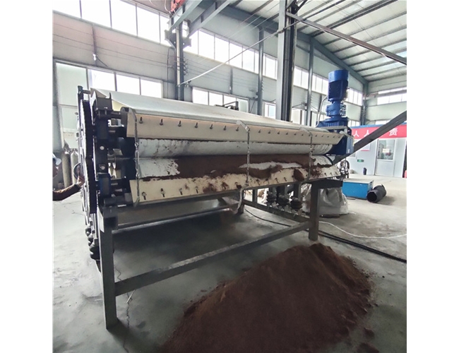 四川客戶酒糟脫水來廠試機后效果非常滿意，訂購一臺帶式壓榨機！