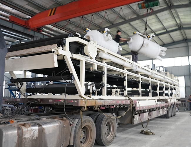 1臺橡膠帶式真空過濾機發(fā)往河北