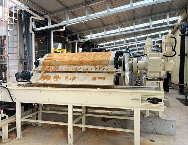 橡膠帶式真空過濾機(jī)，唐山客戶硫酸鈣脫水投入使用！