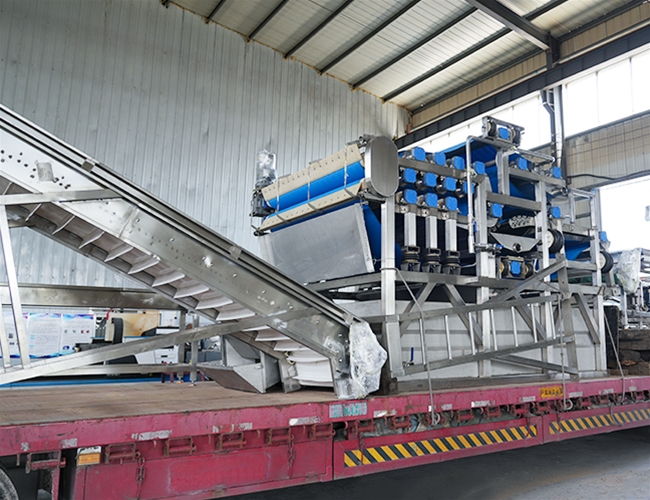 帶式果蔬壓榨機(jī)發(fā)往四川，食品級(jí)材質(zhì) + 全自動(dòng)化，助力客戶果蔬加工！